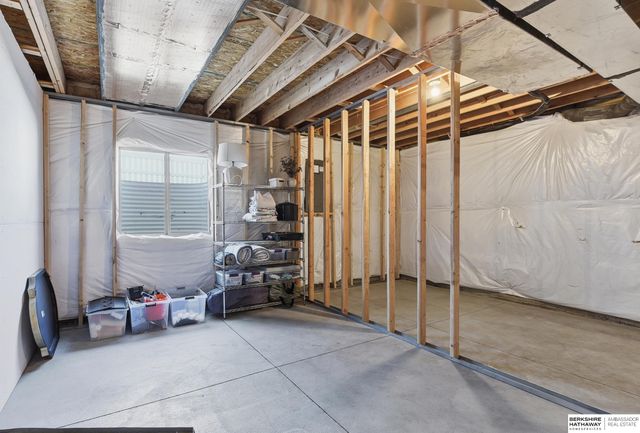 11611 S 110 Avenue, Papillion, NE 68046