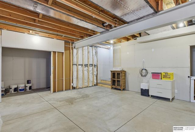 11611 S 110 Avenue, Papillion, NE 68046