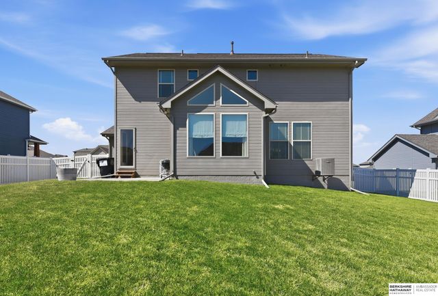 11611 S 110 Avenue, Papillion, NE 68046