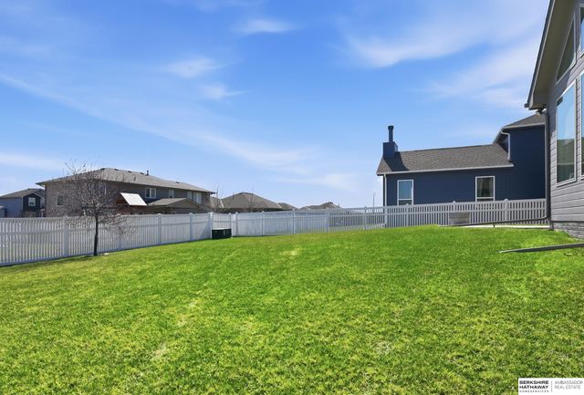 11611 S 110 Avenue, Papillion, NE 68046