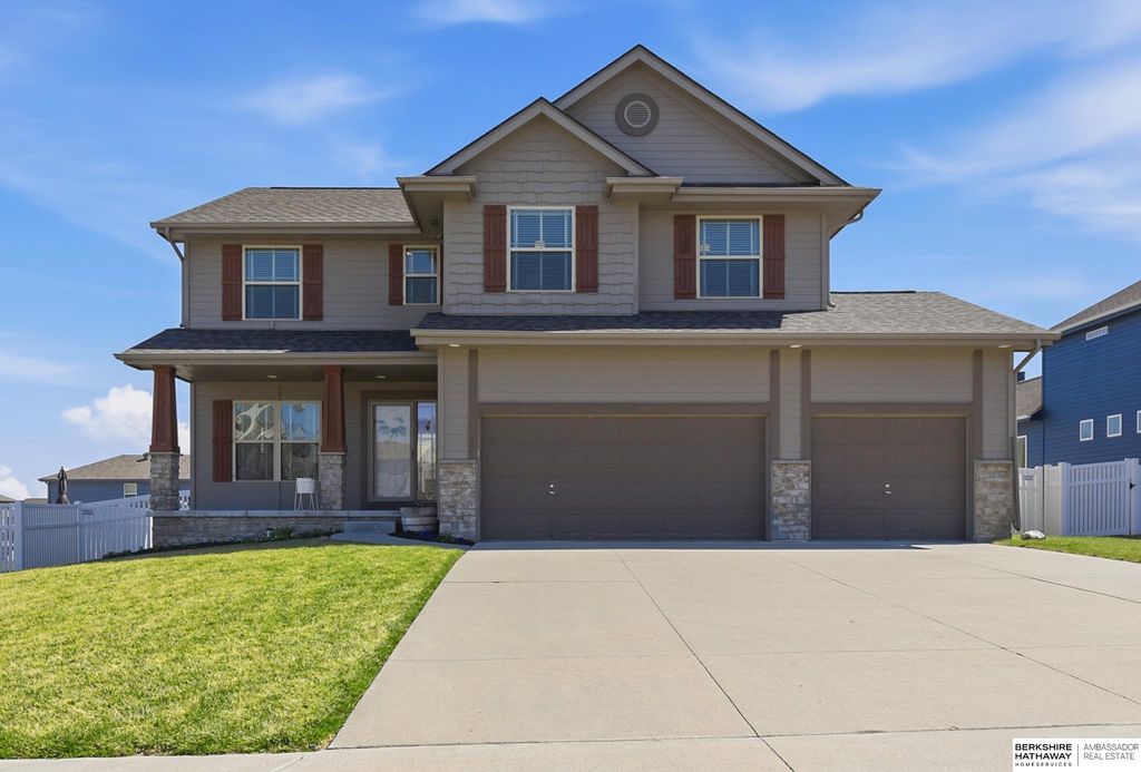 11611 S 110 Avenue, Papillion, NE 68046
