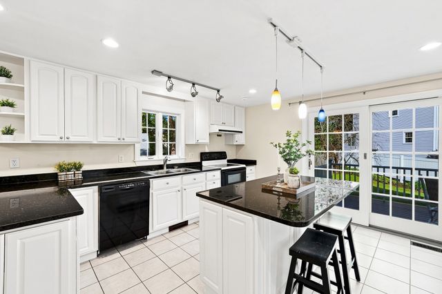 438 Waltham St, Lexington, MA 02421
