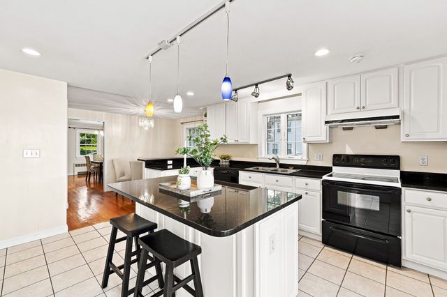 438 Waltham St, Lexington, MA 02421