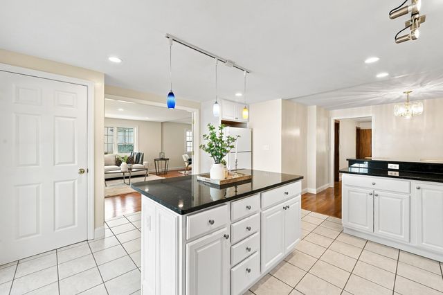 438 Waltham St, Lexington, MA 02421