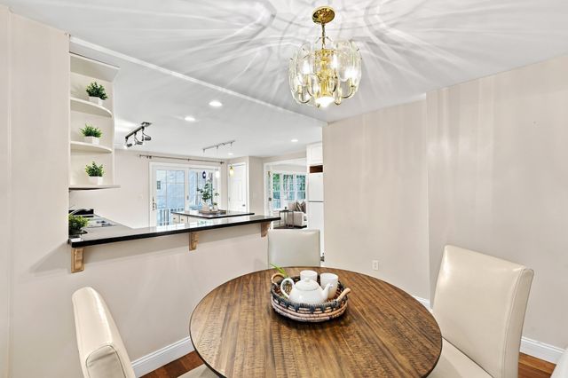 438 Waltham St, Lexington, MA 02421
