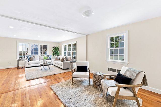 438 Waltham St, Lexington, MA 02421
