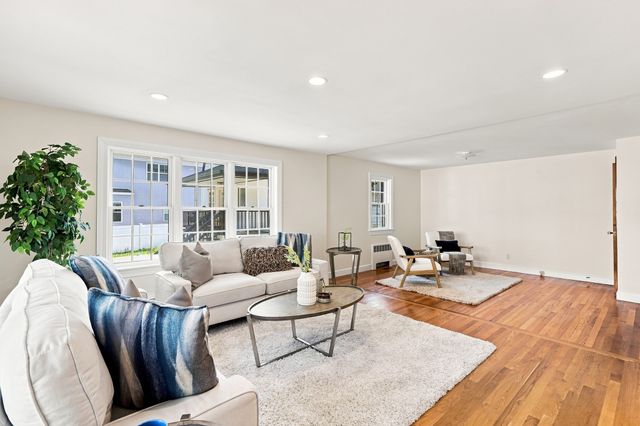 438 Waltham St, Lexington, MA 02421