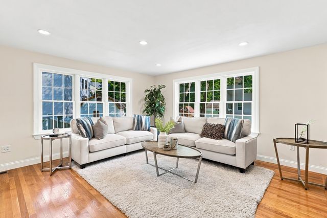438 Waltham St, Lexington, MA 02421