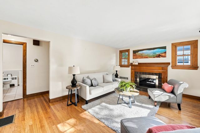 438 Waltham St, Lexington, MA 02421