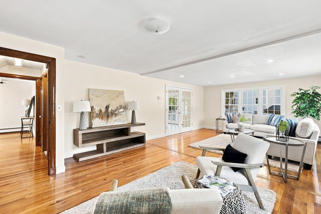 438 Waltham St, Lexington, MA 02421