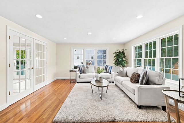 438 Waltham St, Lexington, MA 02421