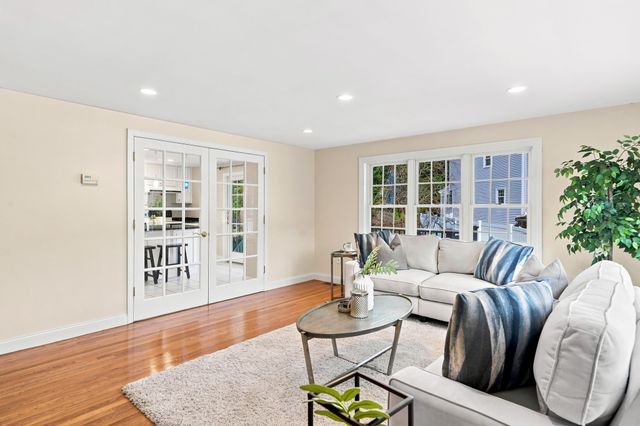 438 Waltham St, Lexington, MA 02421