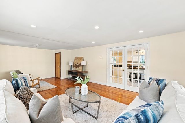 438 Waltham St, Lexington, MA 02421