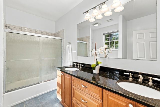 438 Waltham St, Lexington, MA 02421