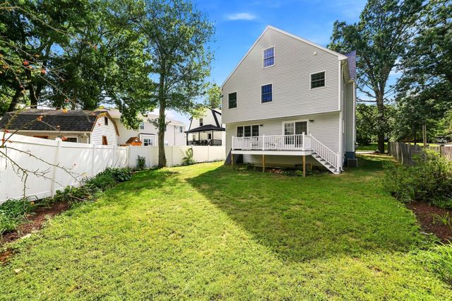438 Waltham St, Lexington, MA 02421