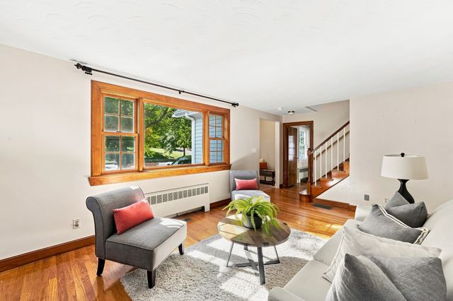 438 Waltham St, Lexington, MA 02421
