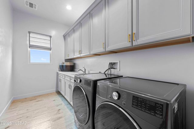 2850 E Camino A Los Vientos, Tucson, AZ 85718