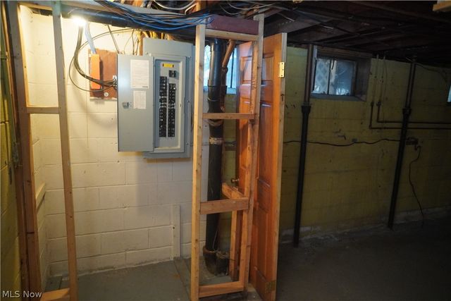 5285 Ridgebury Boulevard, Cleveland, OH 44124