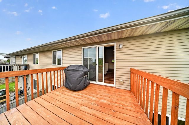 85 N Park Ridge Road, North Liberty, IA 52317