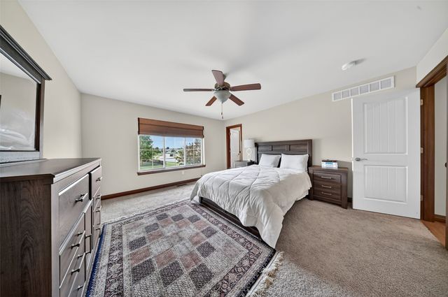 85 N Park Ridge Road, North Liberty, IA 52317