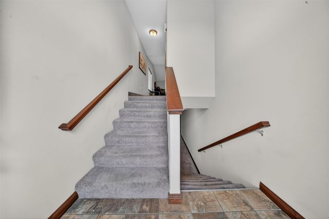 85 N Park Ridge Road, North Liberty, IA 52317