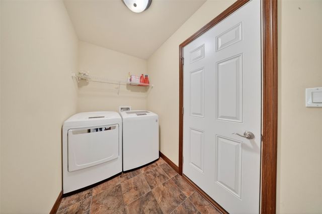 85 N Park Ridge Road, North Liberty, IA 52317