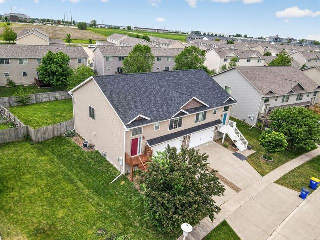 85 N Park Ridge Road, North Liberty, IA 52317
