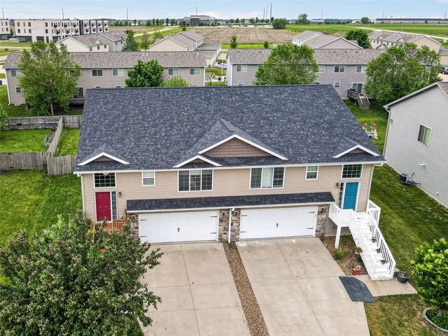 85 N Park Ridge Road, North Liberty, IA 52317