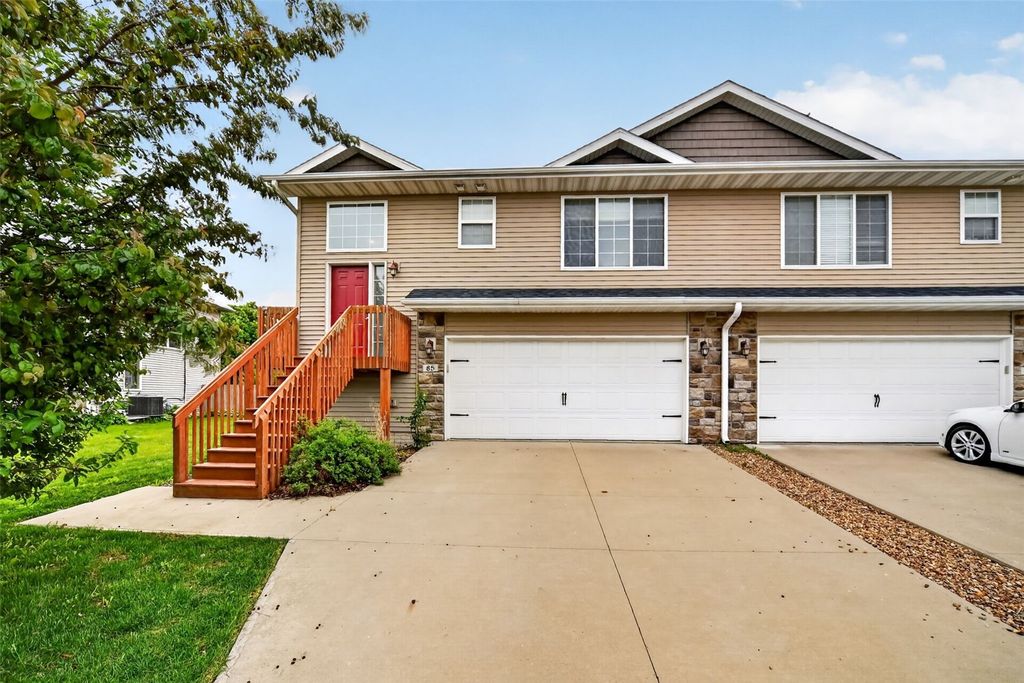 85 N Park Ridge Road, North Liberty, IA 52317