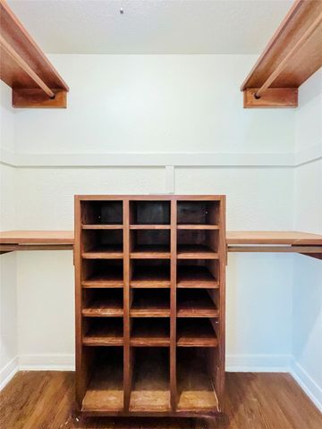 101 Lindenwood Drive, Fort Worth, TX 76107