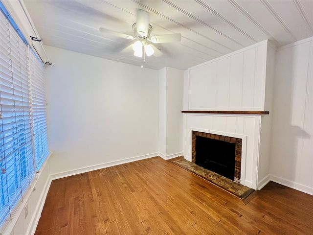 101 Lindenwood Drive, Fort Worth, TX 76107