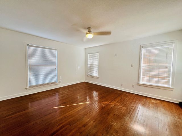 101 Lindenwood Drive, Fort Worth, TX 76107