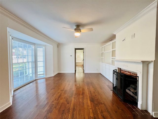 101 Lindenwood Drive, Fort Worth, TX 76107