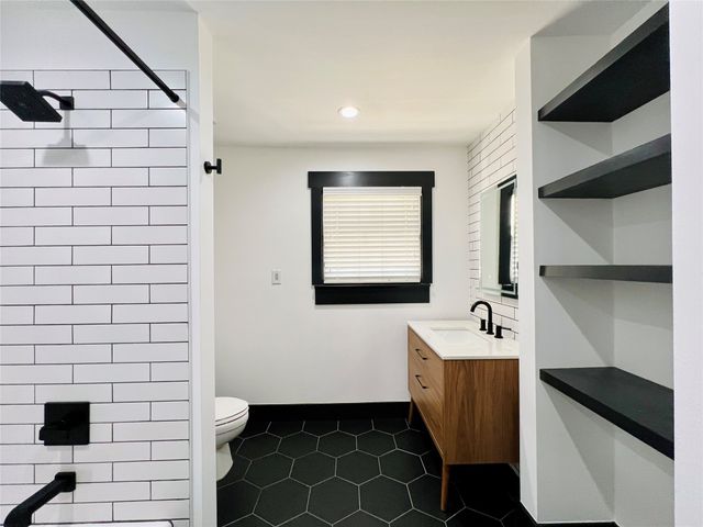 101 Lindenwood Drive, Fort Worth, TX 76107