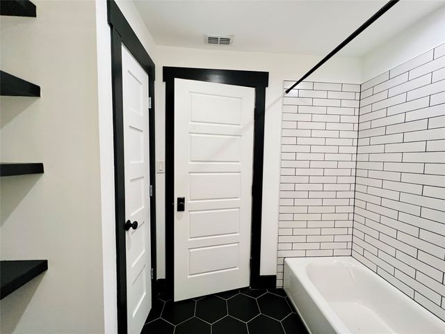 101 Lindenwood Drive, Fort Worth, TX 76107