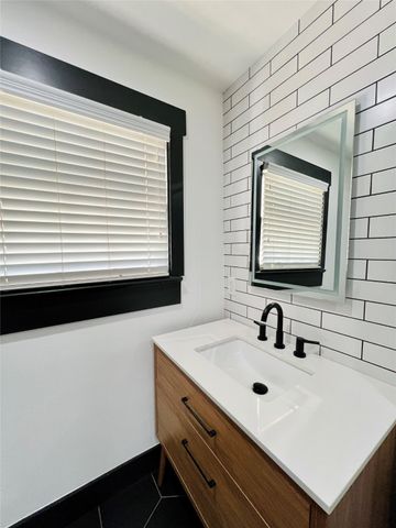 101 Lindenwood Drive, Fort Worth, TX 76107