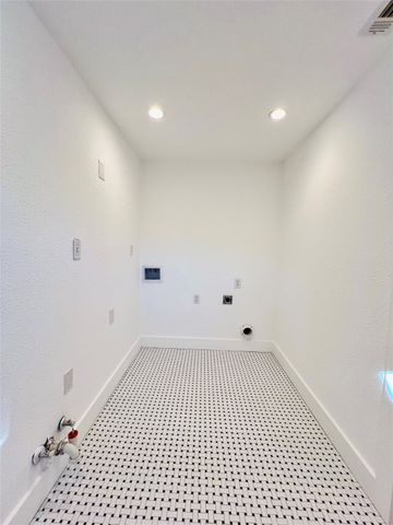 101 Lindenwood Drive, Fort Worth, TX 76107