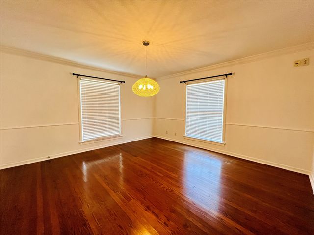 101 Lindenwood Drive, Fort Worth, TX 76107