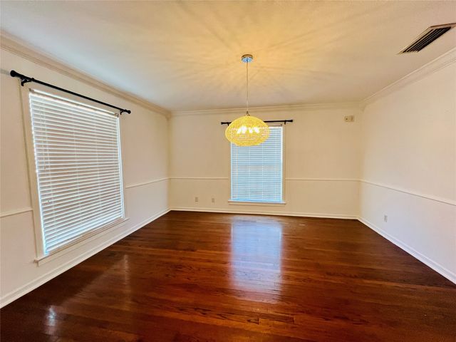 101 Lindenwood Drive, Fort Worth, TX 76107