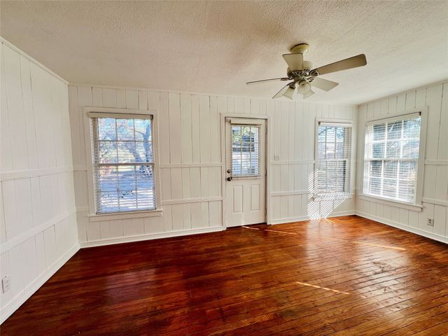 101 Lindenwood Drive, Fort Worth, TX 76107