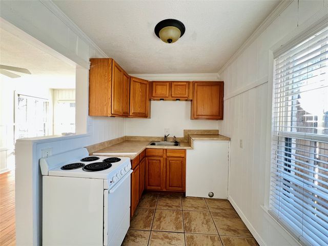 101 Lindenwood Drive, Fort Worth, TX 76107