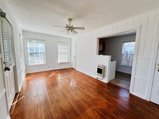 101 Lindenwood Drive, Fort Worth, TX 76107