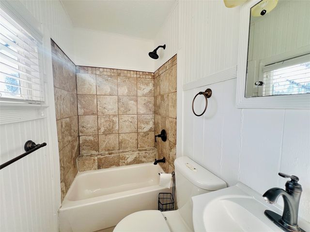 101 Lindenwood Drive, Fort Worth, TX 76107