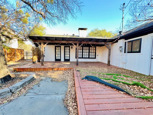 101 Lindenwood Drive, Fort Worth, TX 76107