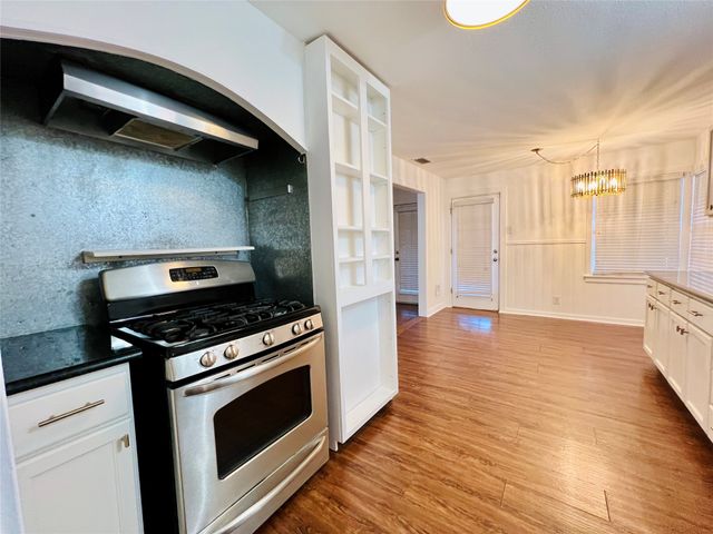 101 Lindenwood Drive, Fort Worth, TX 76107