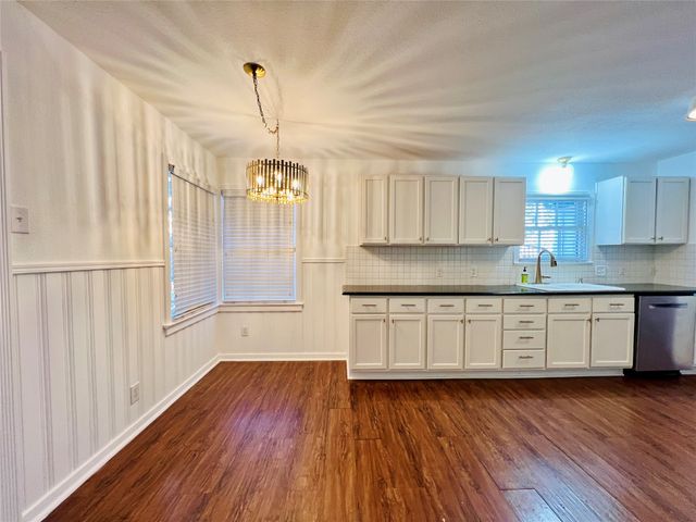 101 Lindenwood Drive, Fort Worth, TX 76107