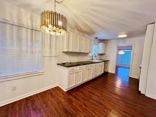 101 Lindenwood Drive, Fort Worth, TX 76107