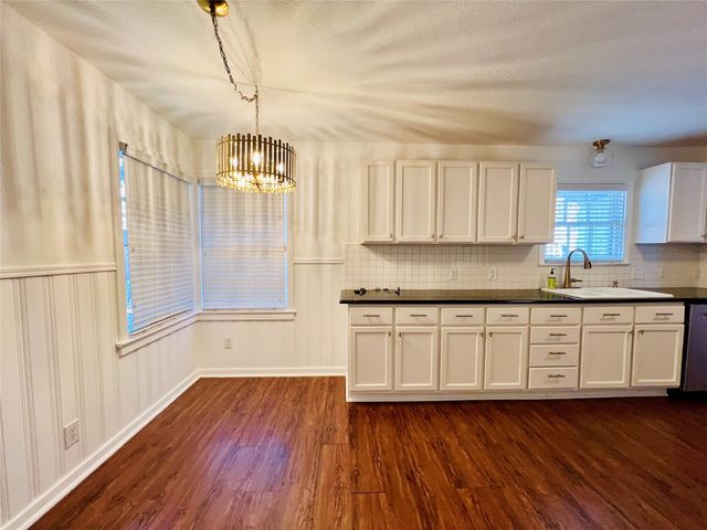 101 Lindenwood Drive, Fort Worth, TX 76107