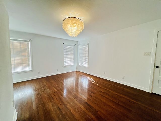 101 Lindenwood Drive, Fort Worth, TX 76107