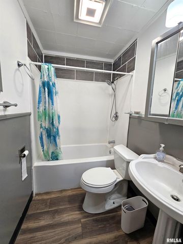 2614 MCKINLEY Avenue, Davenport, IA 52802